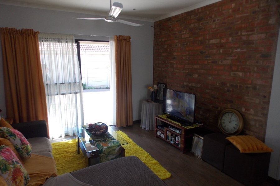 2 Bedroom Property for Sale in Wilkoppies North West
